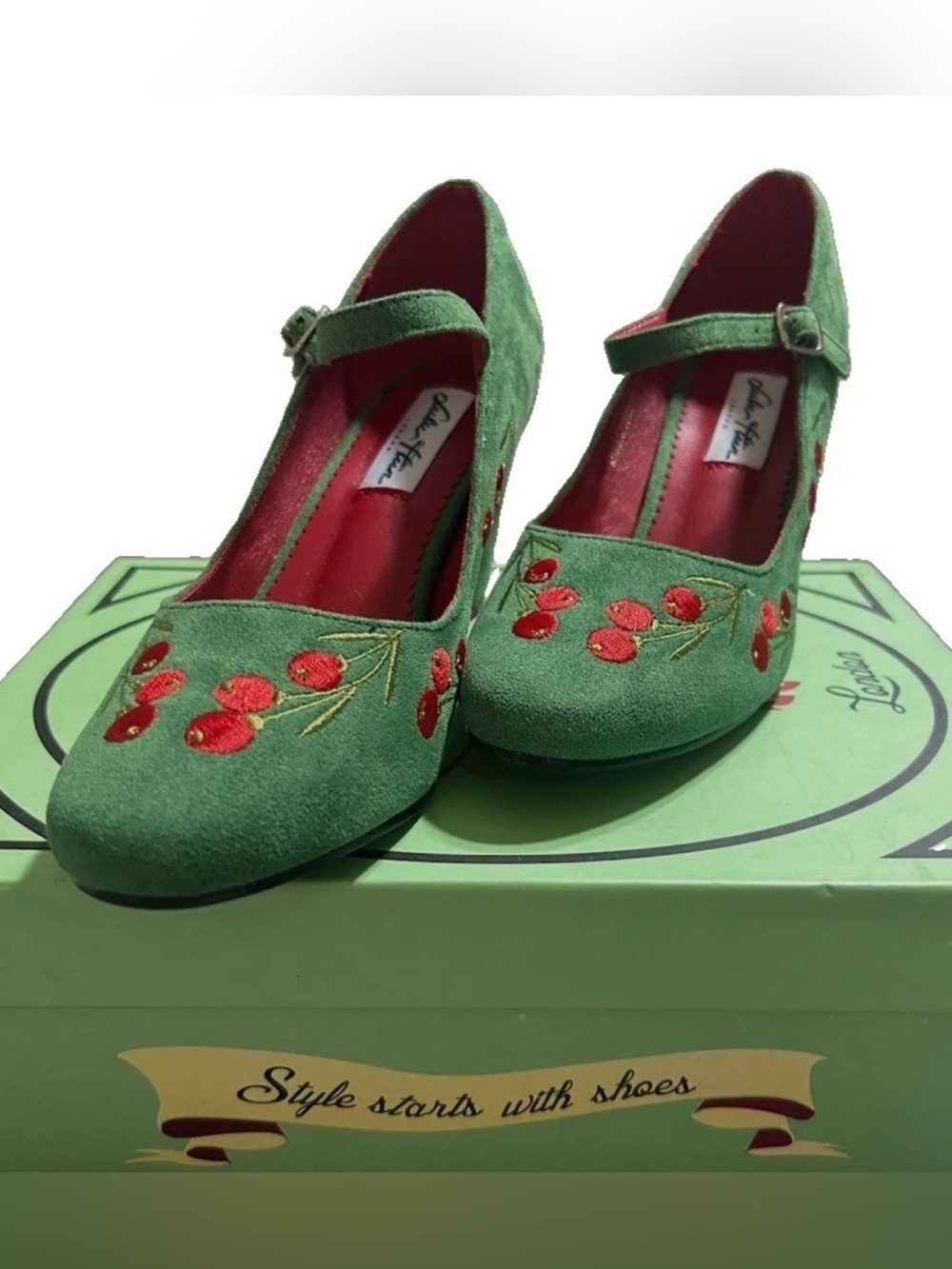 Lulu Hun Collectif Green Cherry Embroidered Mary Jane Heels Pumps US 7.5